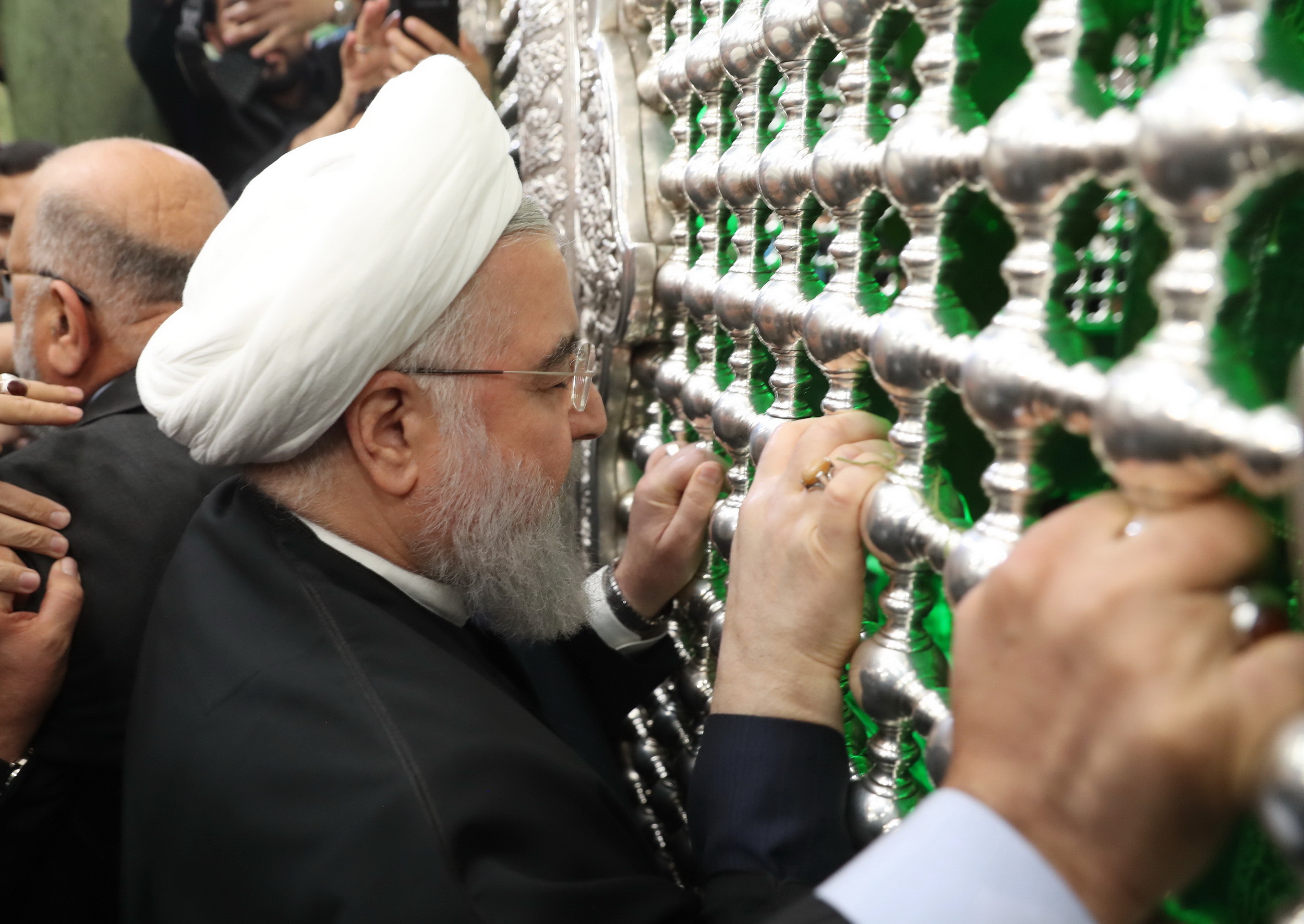 روحانی حرمین شریفین امام حسین (ع) و حضرت اباالفضل العباس (ع) را زیارت کرد