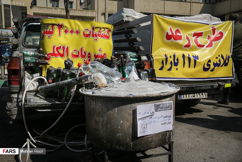 کشفیات پلیس از باندهای بزرگ تبهکار/ از پاستیل&zwnj;هایی با عصاره گوشت خوک تا قمه و اسلحه در سایزهای مختلف! + تصاویر