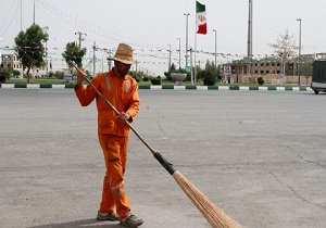 عیدی ۹۰ نفر از کارکنان شهرداری بستان پرداخت شد