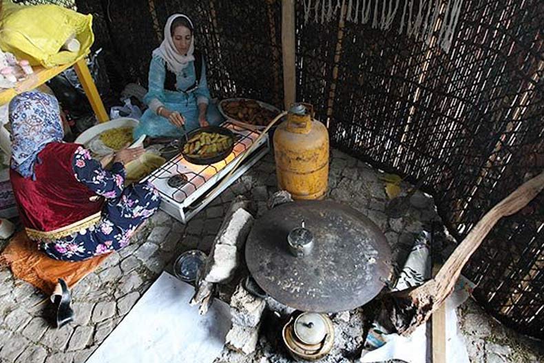 نوروز را کنار عروس زاگرس بگذرانیم/ از شیرینی ها و نان محلی تا شنیدن آوازهای بومی کنار سیاه چادرها