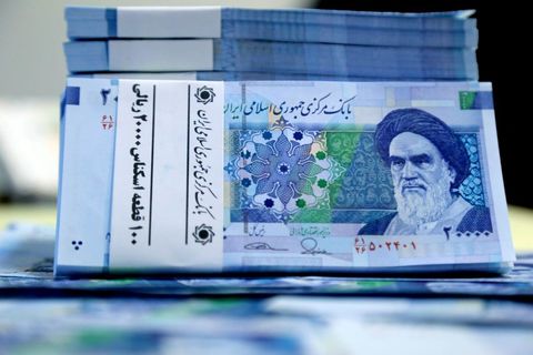 توزیع پول نو در شعب منتخب بانکی آغاز شد/ اسکناس‌های توزیعی ۲ و ۵ هزار تومانی است
