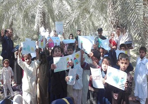 عیدانه کتابخانه سیار کانون خوزستان در روستای طرفایه برگزار شد