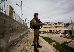انتشار ویدئو ضرب و شتم پدر و پسر فلسطینی توسط سربازان صهیونیست