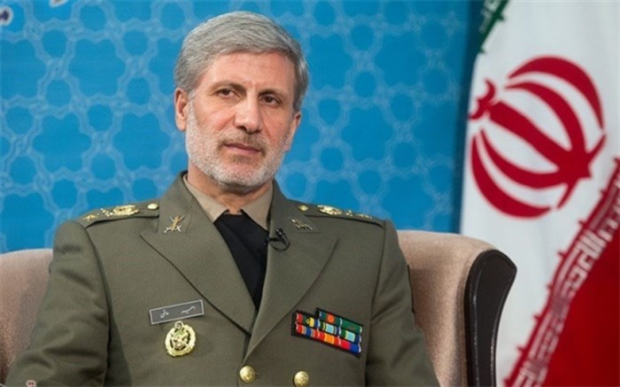 امیر سرتیپ حاتمی دریافت نشان ذوالفقار را به سرلشکر سلیمانی تبریک گفت