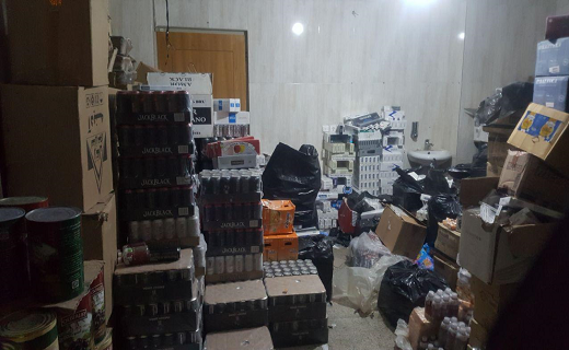 کشف ۷ هزار قلم نوشیدنی قاچاق از یک دستگاه خودروی نیسان در سرخه