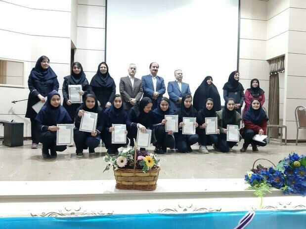 تجلیل از دانش آموزان ممتاز و برتر