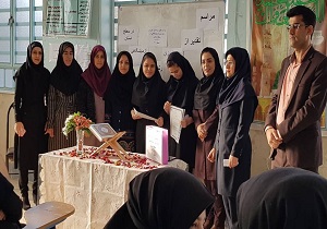 تجلیل از دانش آموزان برگزیده مسابقات علوم آزمایشگاهی