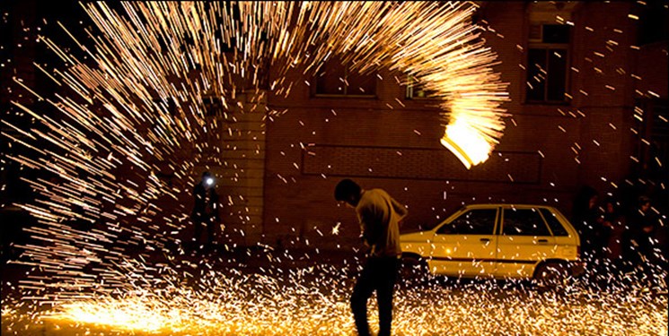 ترقه بازی چهارشنبه سوری چند میلیارد به اقتصاد کشور ضرر می‌زند؟
