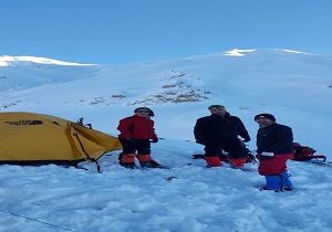 صعود کوهنوردان بیرجندی به خط الرأس دوبرار