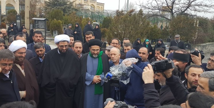 ادای احترام آیت&zwnj;الله شعبانی به مقام شامخ شهدا در همدان