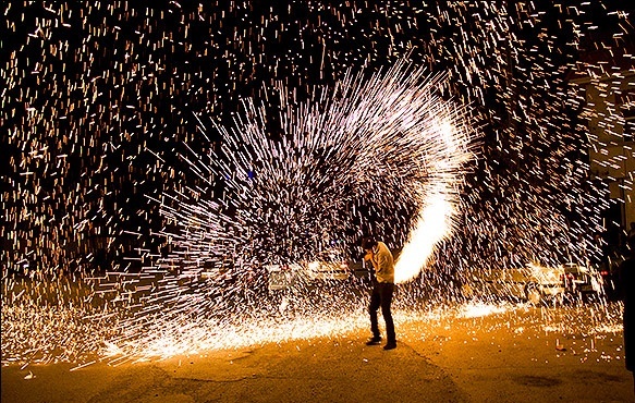 ترقه بازی چهارشنبه سوری چند میلیارد به اقتصاد کشور ضرر میزند؟
