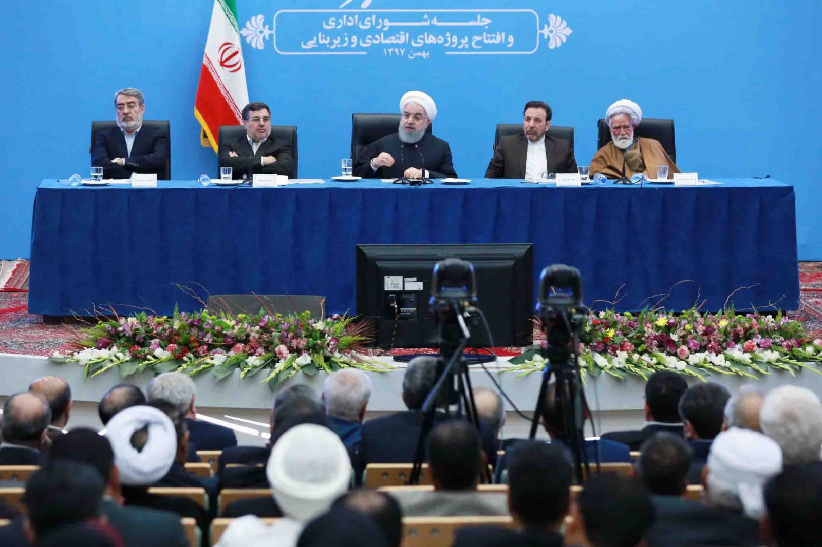 مروری بر اقدامات تحسین برانگیز ائمه جمعه در سال ۹۷ + تصاویر