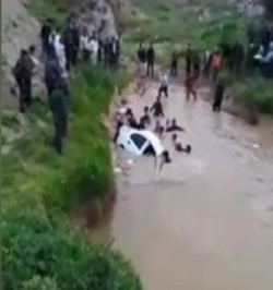 سقوط مرگبار خودرو به دره پرآب در &laquo;رامهرمز&raquo; + فیلم