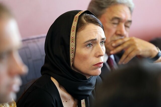 همدردی نخست وزیر نیوزیلند با خانواده&zwnj;های قربانیان حمله تروریستی با پوشیدن حجاب