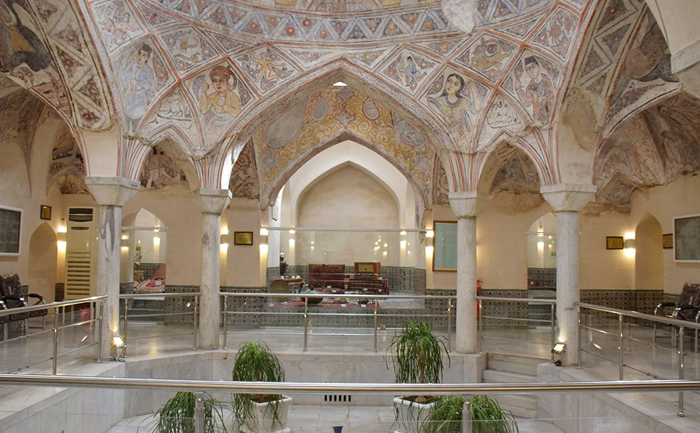 یار در خانه و ما گرد جهان می&zwnj;گردیم