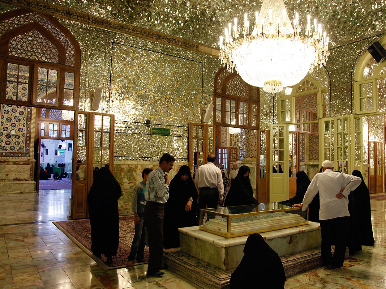 یار در خانه و ما گرد جهان می&zwnj;گردیم