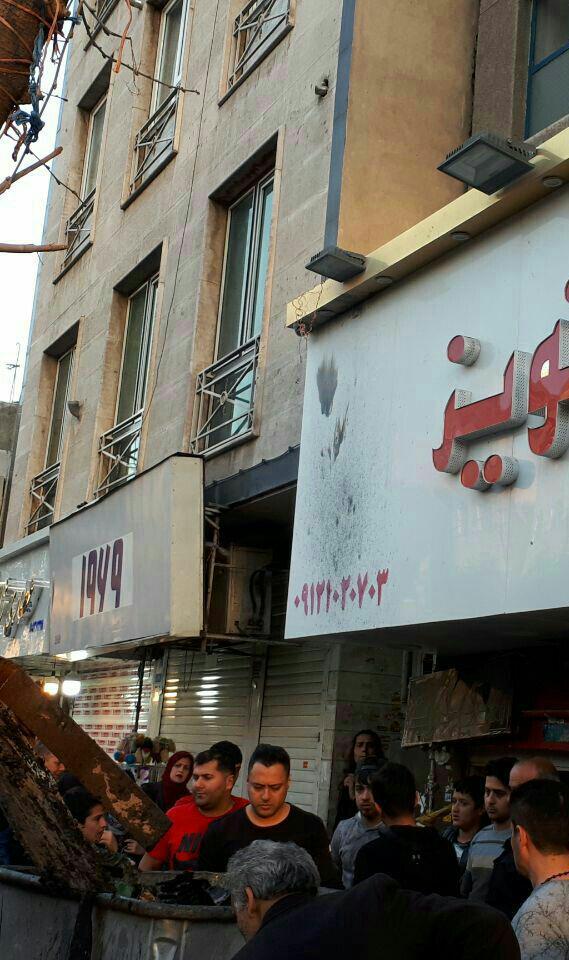 انفجار بساط یک دستفروش مواد محترقه در تهران + عکس