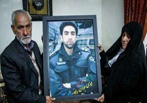 پرتاب نارنجک به سر پلیس موتور سوار/ روایت تلخ  خانواده یک شهید از حادثه شب چهارشنبه سوری + فیلم