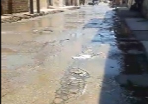 فوران فاضلاب در خیابان‌های اهواز + فیلم