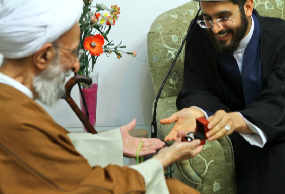 هدیه سردار سلیمانی به علامه مصباح یزدی