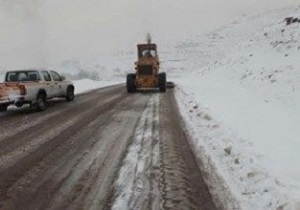 تردد در راه‌های لرستان برقرار است/ریزش بهمن در محور شول آباد