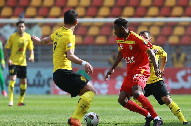 مطهری برترین بازیکن شد/ لیکنز و پرسپولیس بهترین سرمربی و تیم