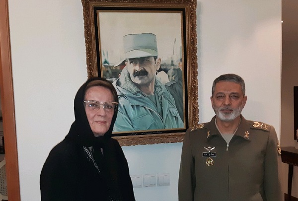 فرمانده کل ارتش با خانواده سرلشکر فلاحی دیدار کرد