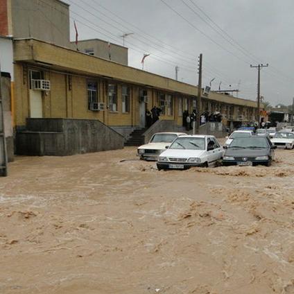 آتش&zwnj;نشانان همدانی ۴ سرنشین گرفتار در سیلاب را نجات دادند