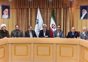 مدیران در رفع مشکلات مردم فروتن باشند