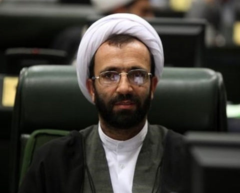 انحصار و مافیا عامل بروز مشکلات در توزیع موادغذایی / حل مشکلات اقتصادی نیازمند اراده دولت است