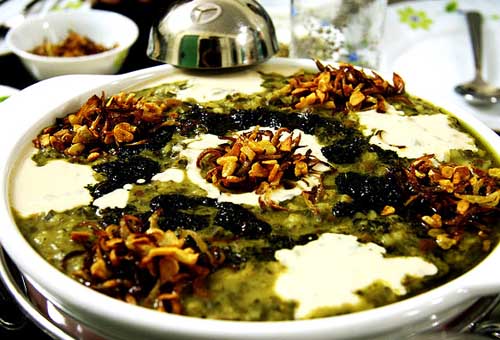 کنترل چربی خون با &laquo;آش گزنه شهمیرزاد&raquo; / مصرف این آش محلی هضم غذا را آسان می&zwnj;کند