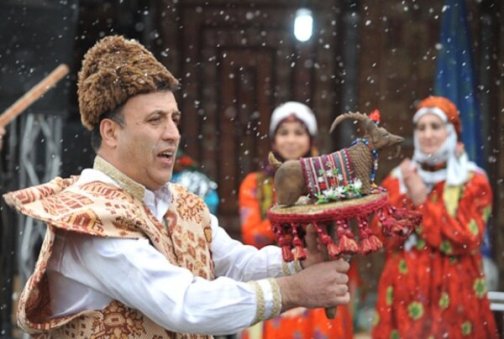 آیین&zwnj;های سنتی آذربایجان در نوروز/ از تکم گردانی تا شال اندازی