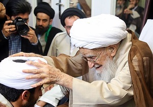 آیین عمامه گذاری جمعی از طلاب در قم برگزار شد