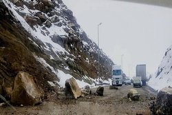 گردنه پلمیس در محور اسفراین به بجنورد مسدود شد