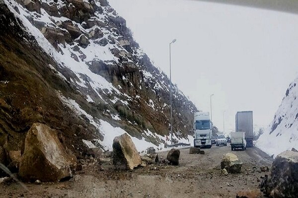 گردنه پلمیس در محور اسفراین به بجنورد مسدود شد
