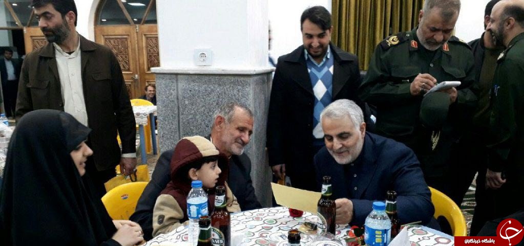 دیدار سردار سلیمانی با خانواده شهید مدافع حرم حسن رجایی فر + تصاویر