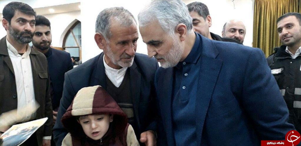 دیدار سردار سلیمانی با خانواده شهید مدافع حرم حسن رجایی فر + تصاویر