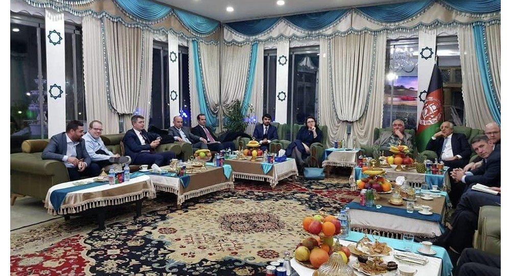 دیدار زلمی خليلزاد با جنرال دوستم در ترکیه