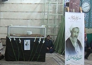 مردم قدرشناس قم با آیت الله مومن (ره) وداع کردند