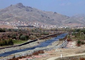 توقیف ماشین‌های تخلیه نخاله در حریم و بستر رودخانه‌های سنندج