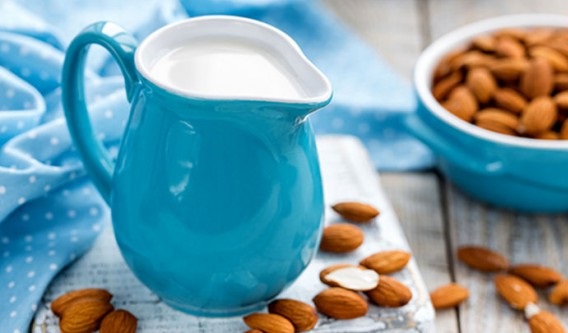 دستور تهیه شیر بادام خانگی خوشمزه