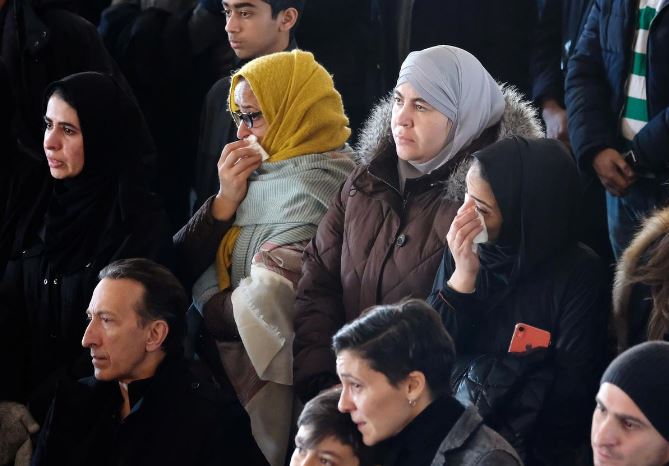 حضور صد&zwnj;ها نفر در مراسم خاکسپاری کودکان سوری جان&zwnj;باخته در آتش&zwnj;سوزی کانادا + تصاویر