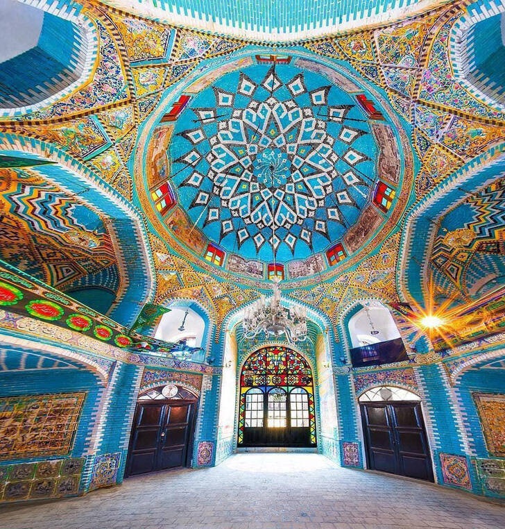 تصویری از معماری بی&zwnj;نظیر تکیه معاون الملک