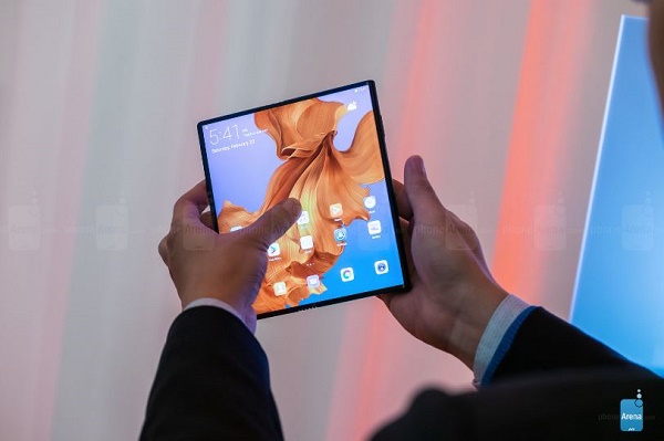 نمایشگاه MWC 2019 | هوآوی از تلفن هوشمند تاشو با فناوری 5G رونمایی کرد +تصاویر