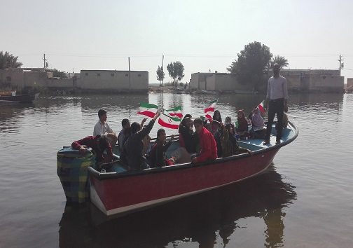 کتابخانه سیار شناور بر دامان تالاب شادگان راه اندازی شد