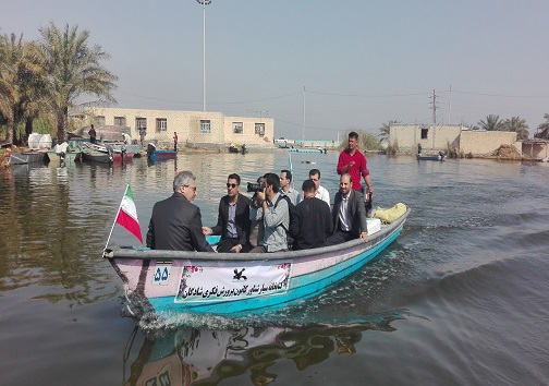 کتابخانه سیار شناور بر دامان تالاب شادگان راه اندازی شد