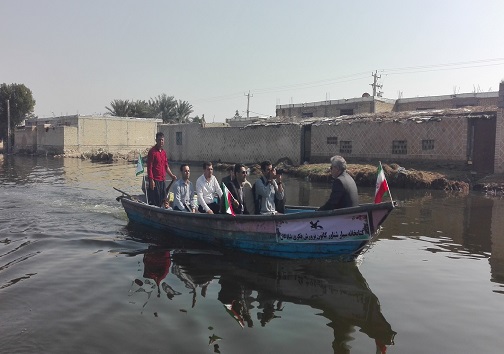 کتابخانه سیار شناور بر دامان تالاب شادگان راه اندازی شد
