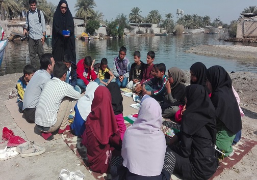 کتابخانه سیار شناور بر دامان تالاب شادگان راه اندازی شد