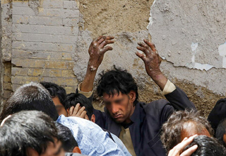 کمپ ترک اعتیاد یا شکنجه&zwnj;گاه؟/ اینجا معتادان برای رسیدن به سلامتی کتک می&zwnj;خورند!