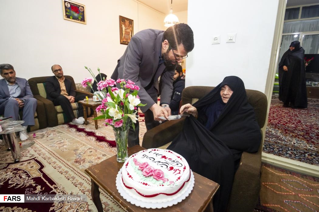 زنی که ۳۲ سال با فرزند شهیدش زندگی کرد! + تصاویر